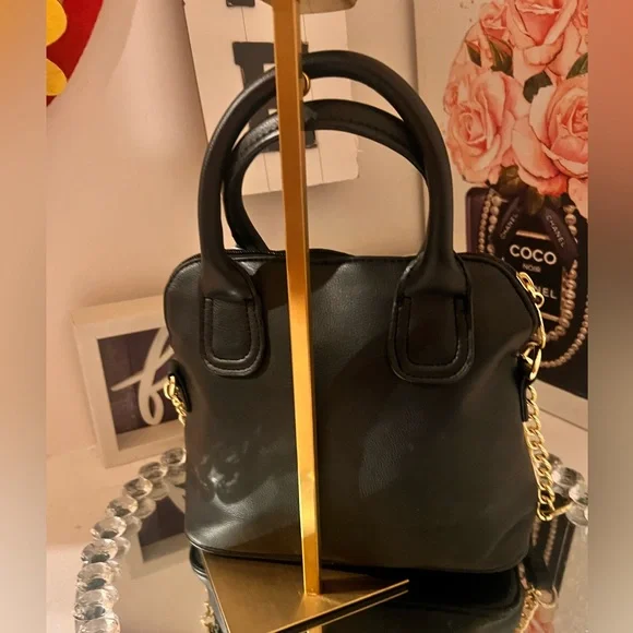 Betsey Johnson NWOT Black and White with Heart Sunglasses crossbody bag - Picture 7 of 12